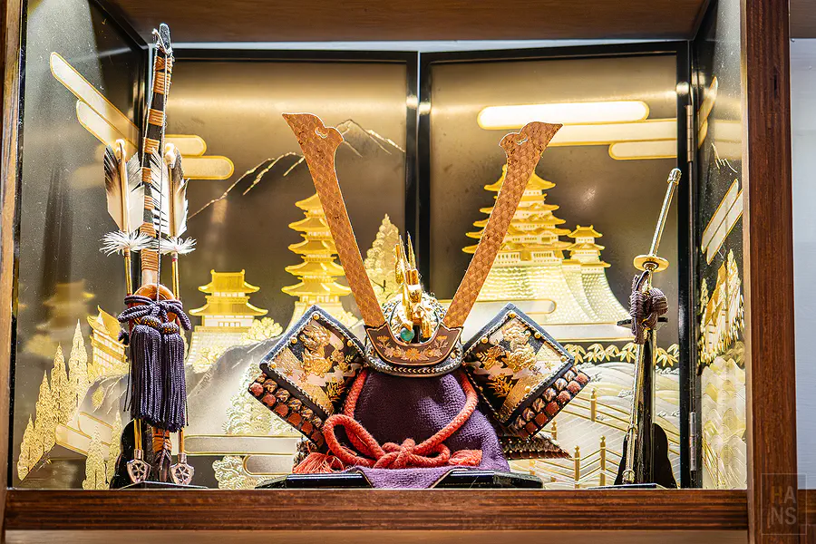 精緻的武士頭盔模型