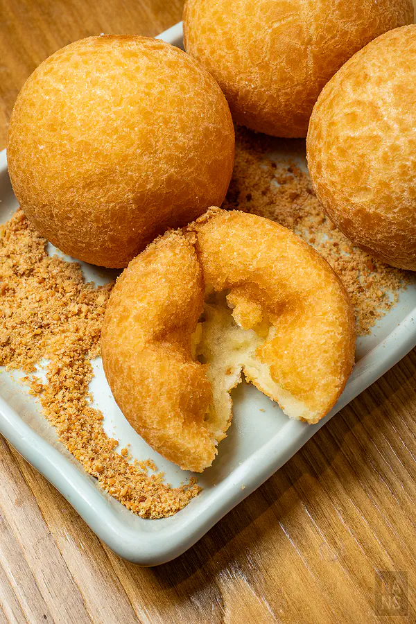 剝開後看得到外酥內Q的紮實結構