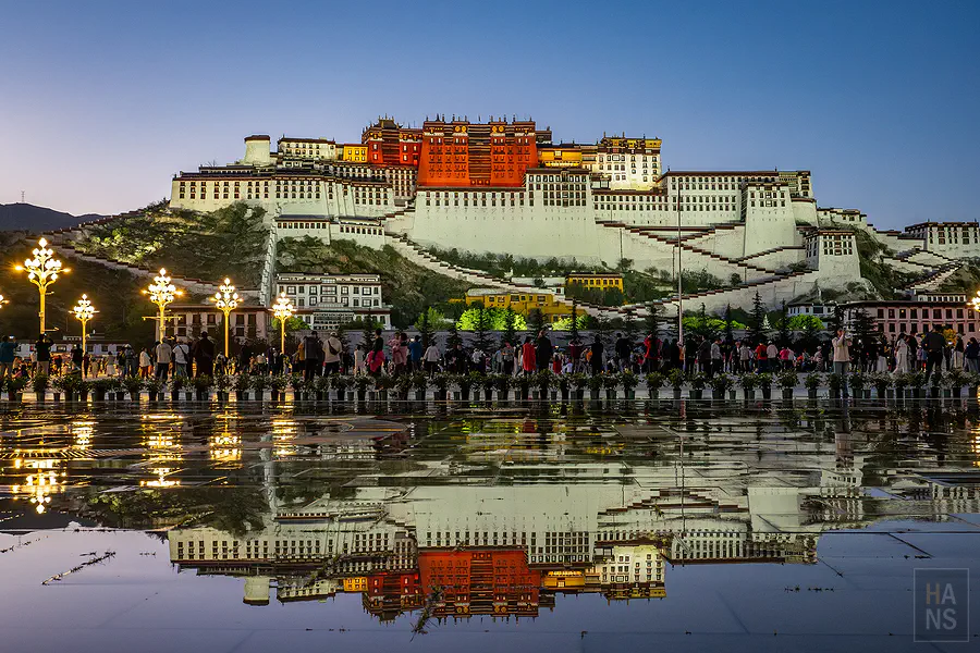 布達拉宮倒影夜景 - 翰斯輕旅攝 2025