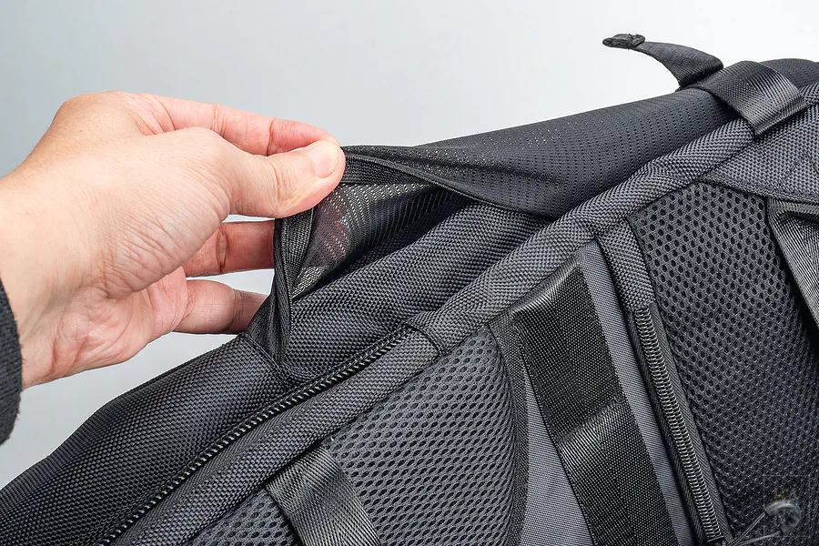 側邊隱藏式網袋拉鍊