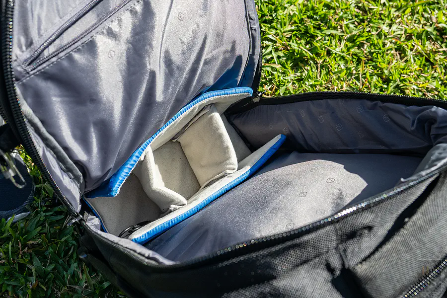 放入相機內膽包，完美變身攝影包