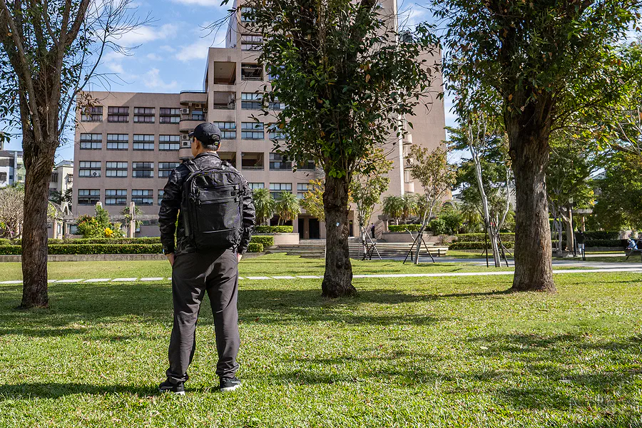 翰斯實揹 Travel Blue Journey 35L 戶外全身照