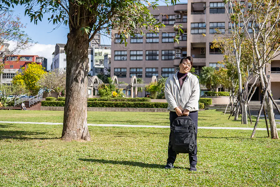 Kay 橫向提握展示