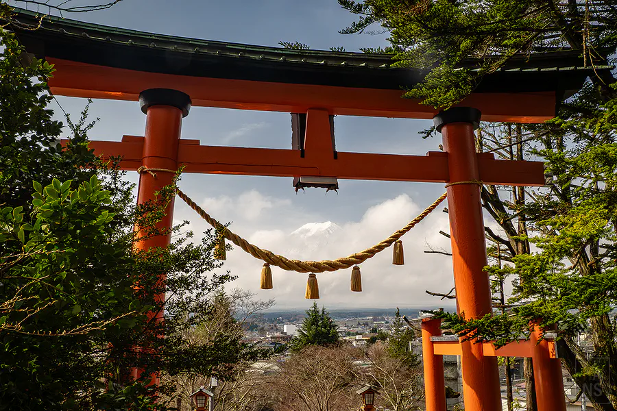 新倉山淺間公園鳥居富士山
