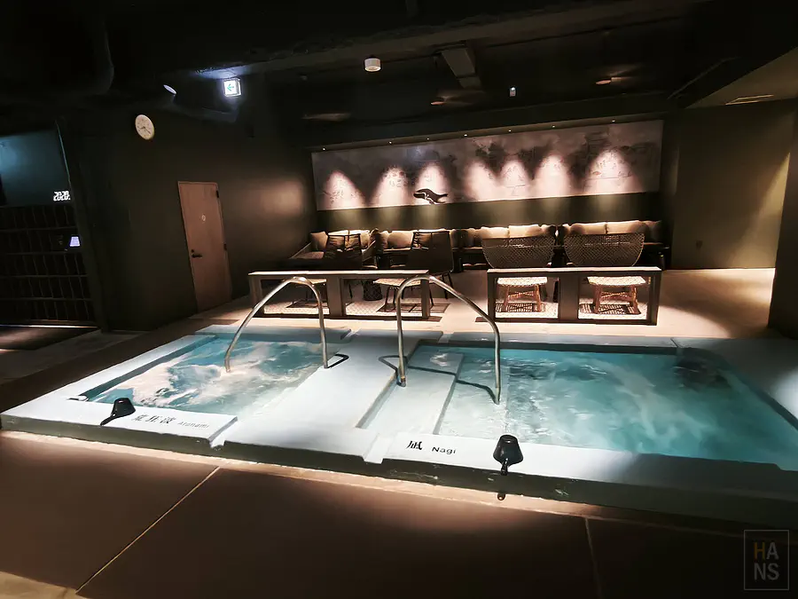 JIN6三溫暖桑拿房內部猶如潛入深海秘境般的暗色系空間