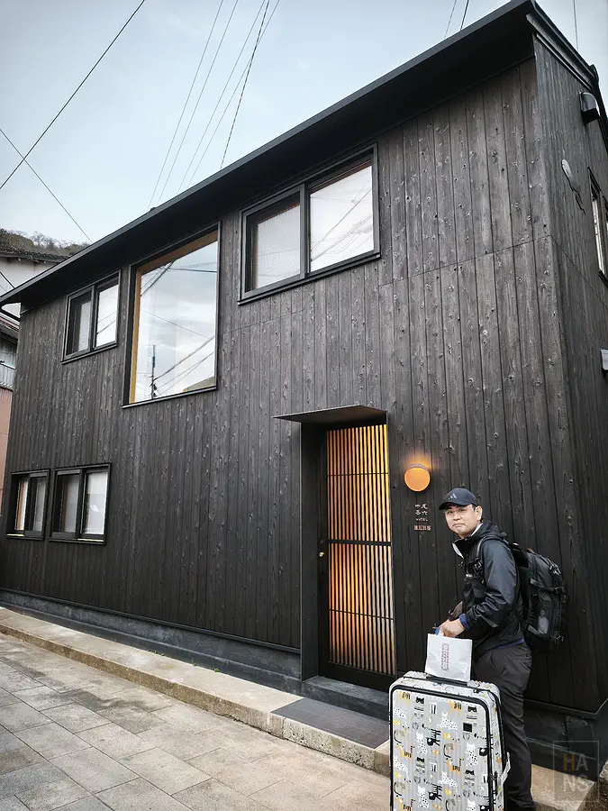 JIN6三溫暖乾淨舒適的室內淋浴水療空間與沉穩的水泥質感牆面設計