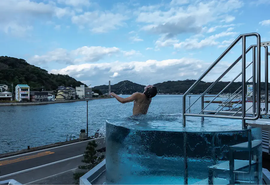 中尾甚六HOTEL官方網站JIN6三溫暖頂樓透明空中水風呂示範照