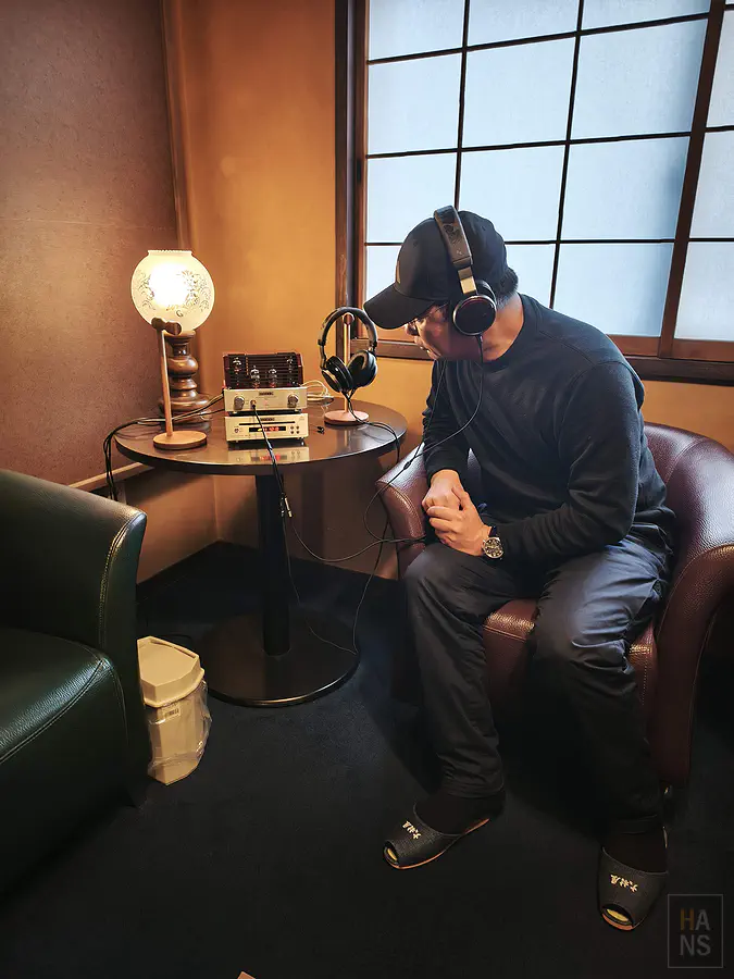 翰斯在大村屋走廊視聽室享受高音質真空管音響