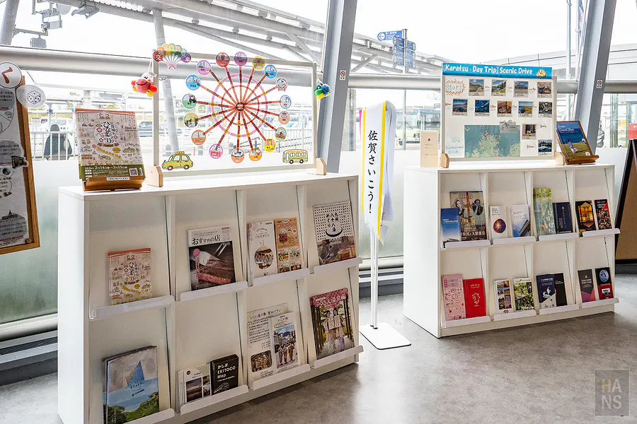 親切的佐賀機場詢問處服務人員用中文協助旅客解決問題