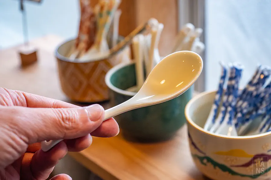 幸樂窯展售部內琳瑯滿目的精選有田燒商品