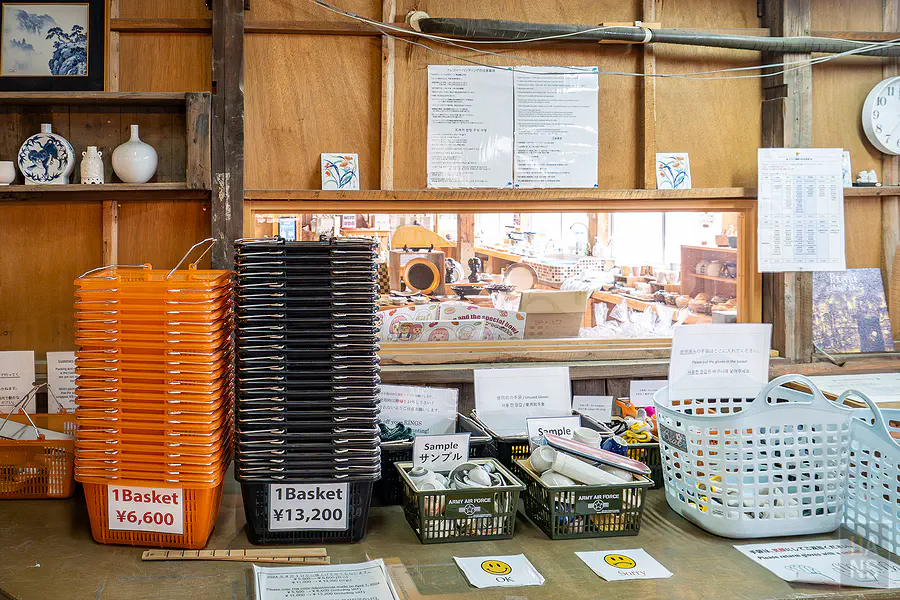 堆積如山等待遊客挖掘的有田燒尋寶倉庫