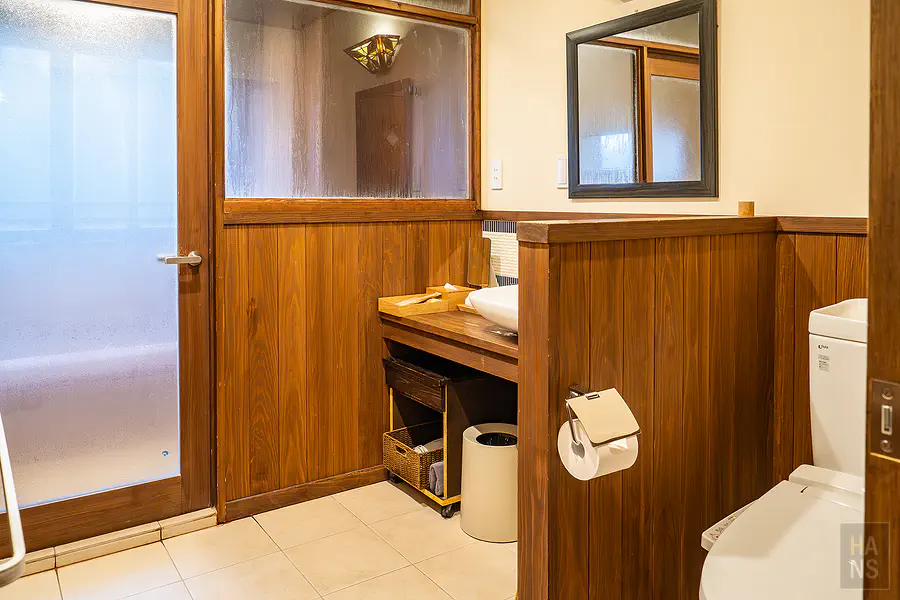 旅伴客房乾淨明亮的乾溼分離衛浴空間