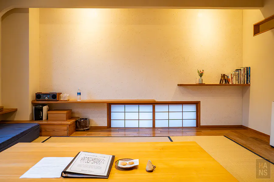 客房榻榻米空間與質感電視音響矮櫃