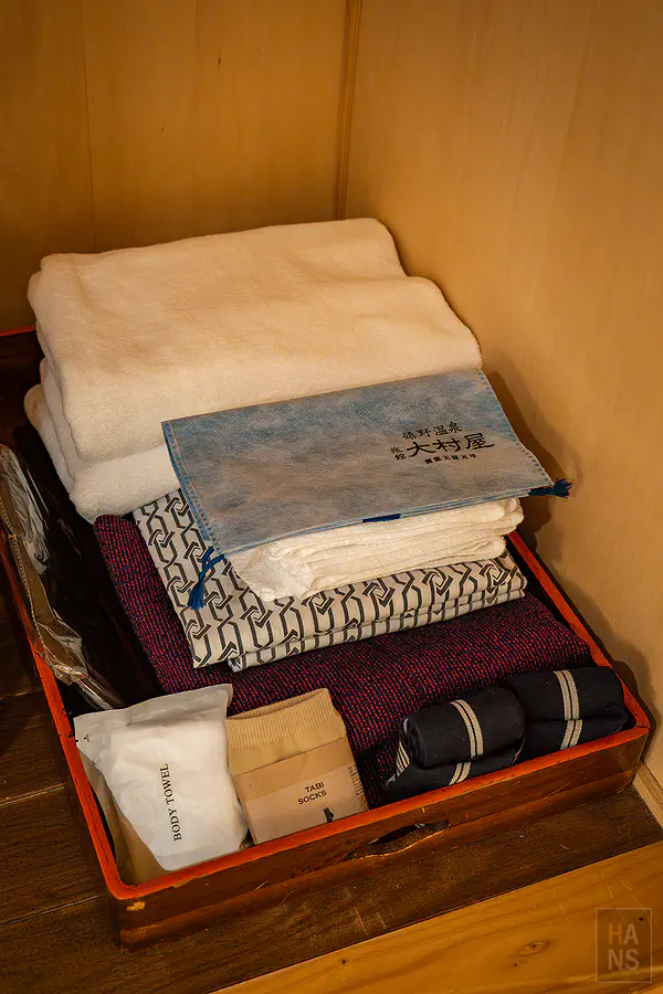 客房為旅客準備的精緻浴衣與毛巾提籃