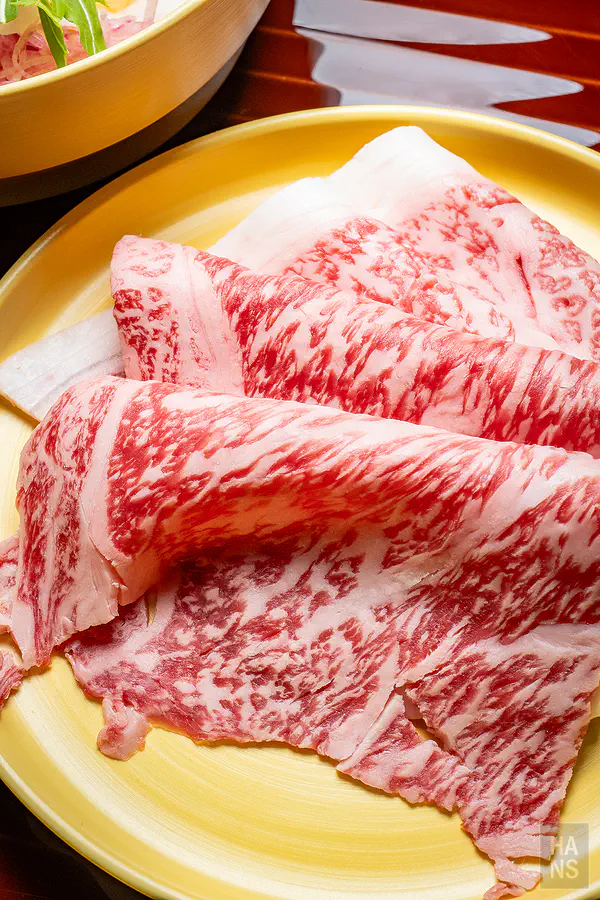 油花分布極為均勻迷人的頂級佐賀牛肉片