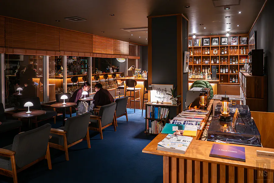 Music Bar內充滿慵懶爵士樂與微醺氛圍的空間