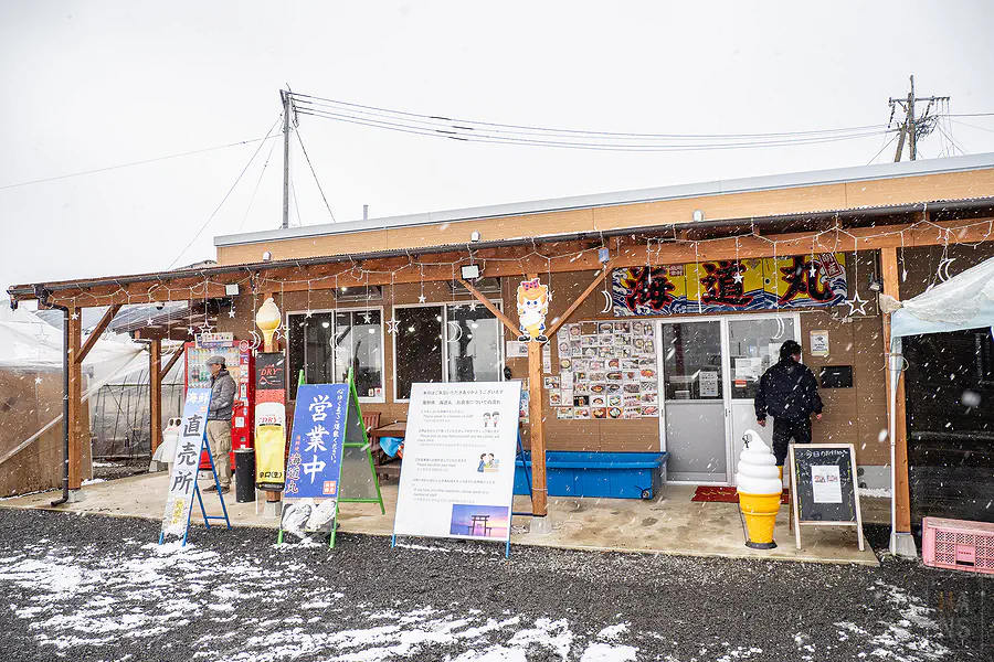 大雪中的海道丸海鮮直賣所外觀