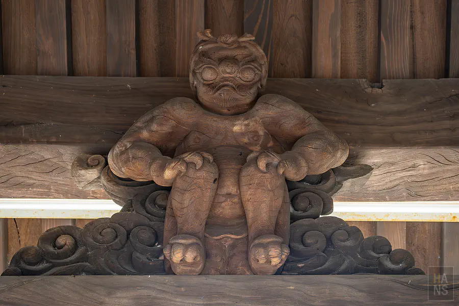 佐嘉神社充滿力道的鬼神木雕
