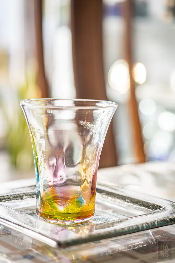 手工吹製帶有自然凹凸手感的漸層玻璃杯