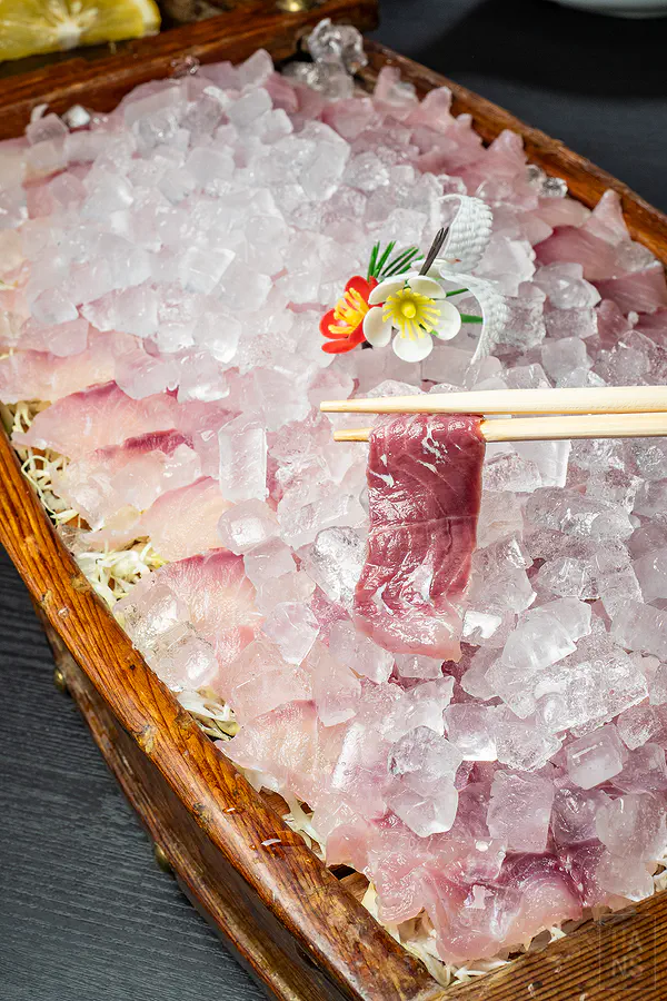 鯉茂鯉魚大餐的生魚片船