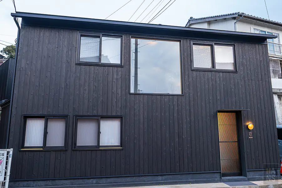 佐賀呼子住宿推薦浦田別邸沉穩內斂的黑色燒杉板外觀