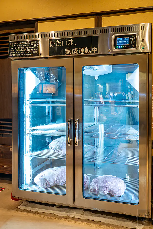 上場亭專用的佐賀牛低溫熟成冰箱