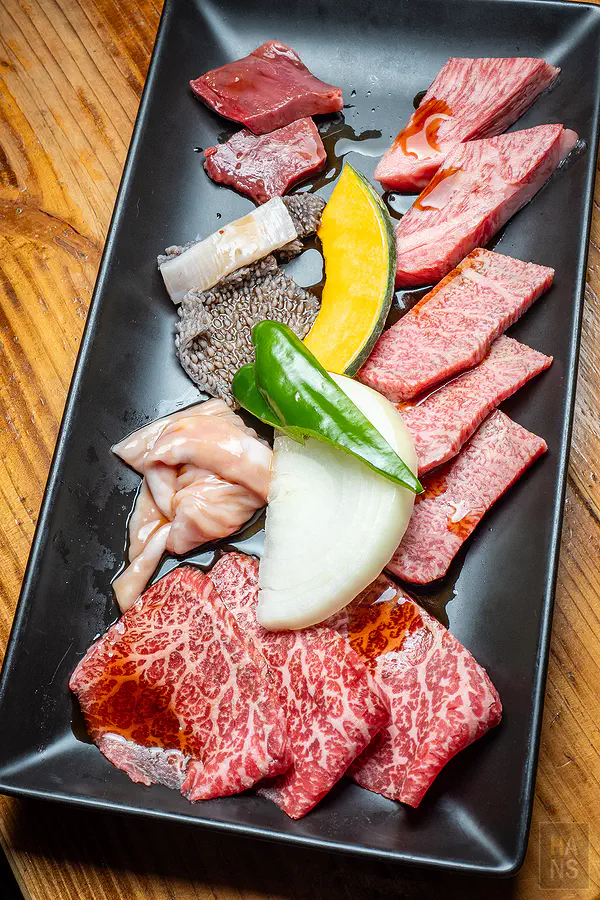 上場亭套餐附贈的精緻佐賀牛燒肉拼盤