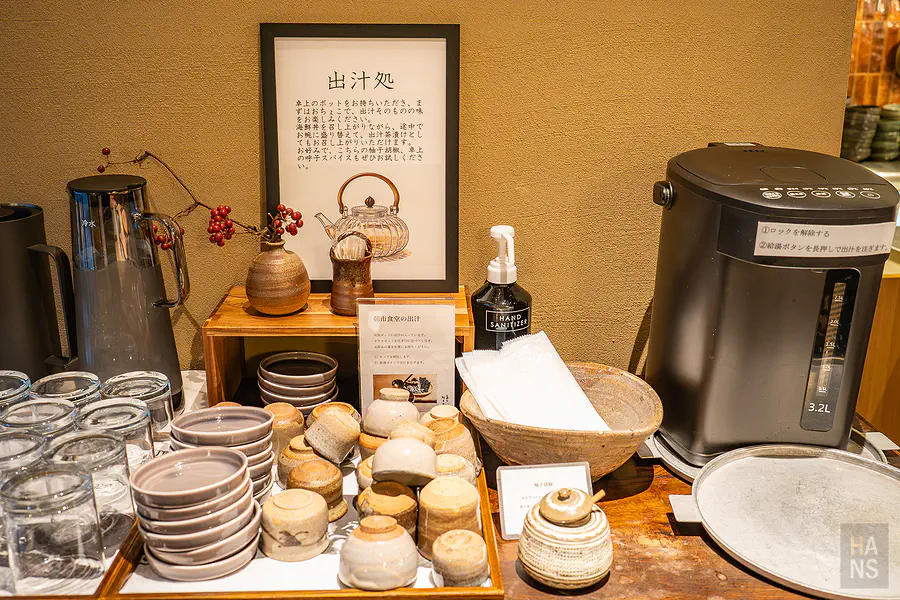 甚六朝市食堂內的精緻伴手禮包裝設計感十足且質感優異