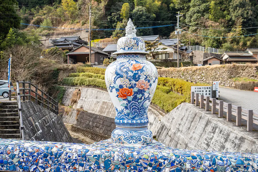 鍋島藩窯橋上精美的伊萬里燒彩繪花鳥大瓷瓶