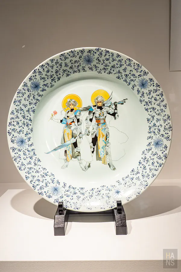 繪有身穿銀白鎧甲騎士的浪漫佐賀聯名彩繪大瓷盤