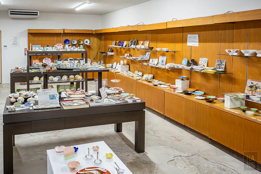 幸樂窯內部豐富的歷代有田燒瓷器與業務用食器展示區