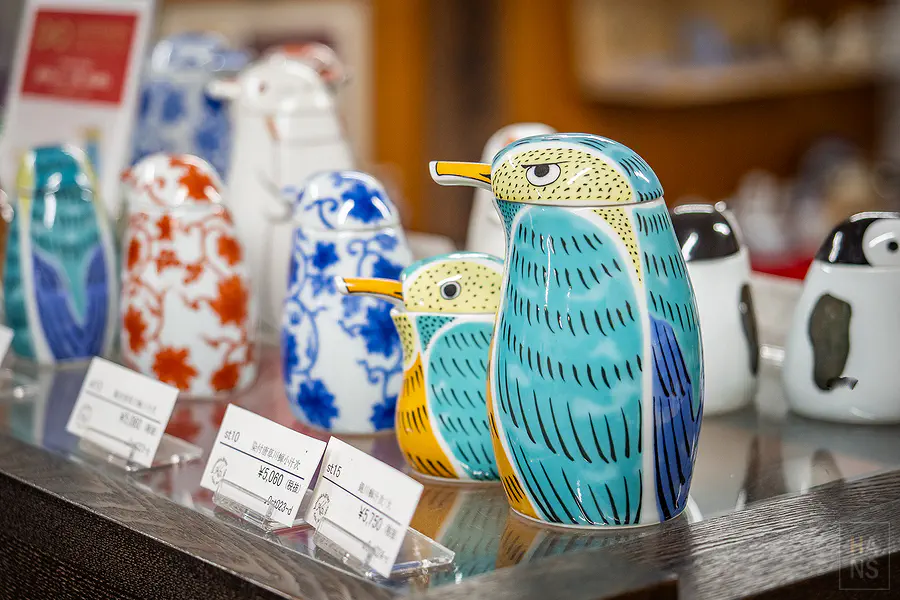 幸樂窯獲獎的精美不滴漏鳥型醬油瓶展示