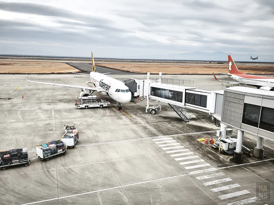 九州佐賀國際機場內明亮舒適的餐廳休憩空間