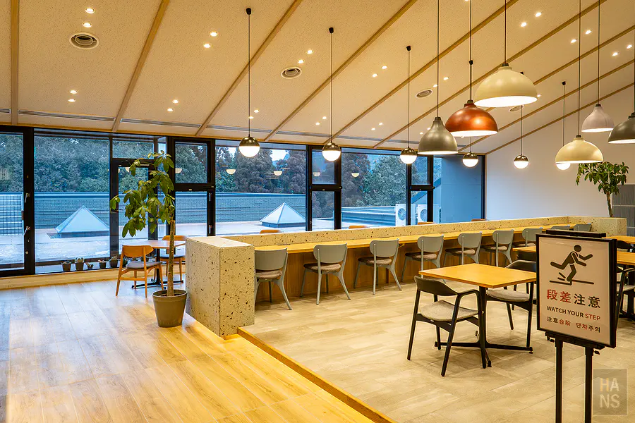 OND HOTEL明亮舒適且景觀優美的早餐會場