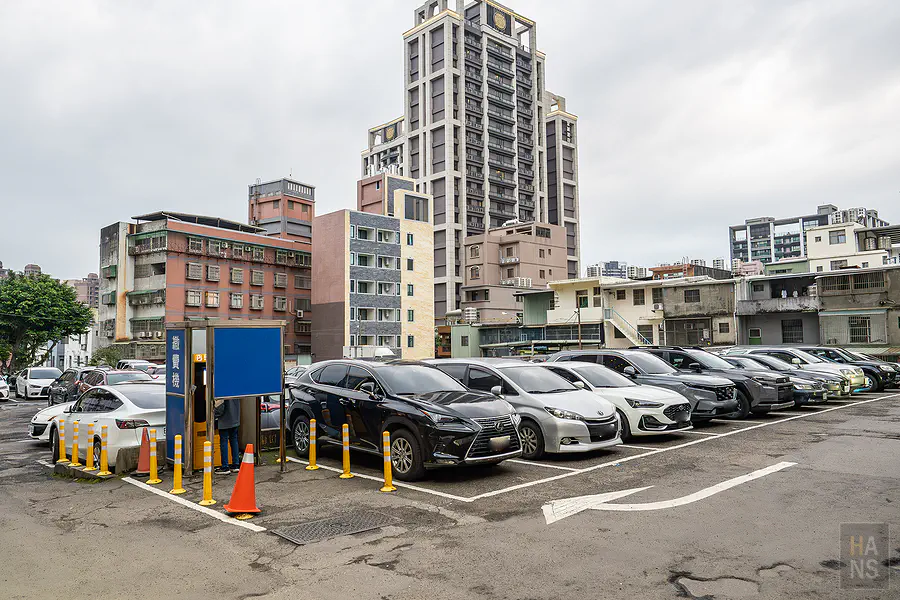 饌澤原火鍋南崁店合作的寬敞特約停車場空間