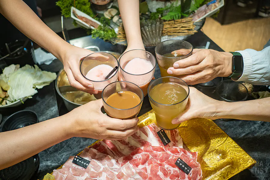 用豐富好喝的飲料吧飲品開心乾杯