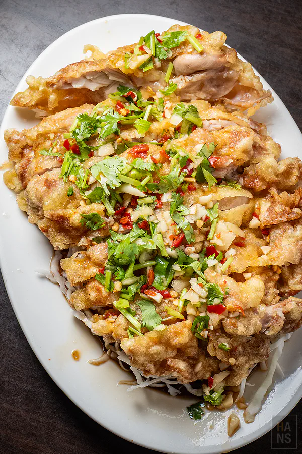 夏天小館泰式料理大份量且外酥內嫩的椒麻雞