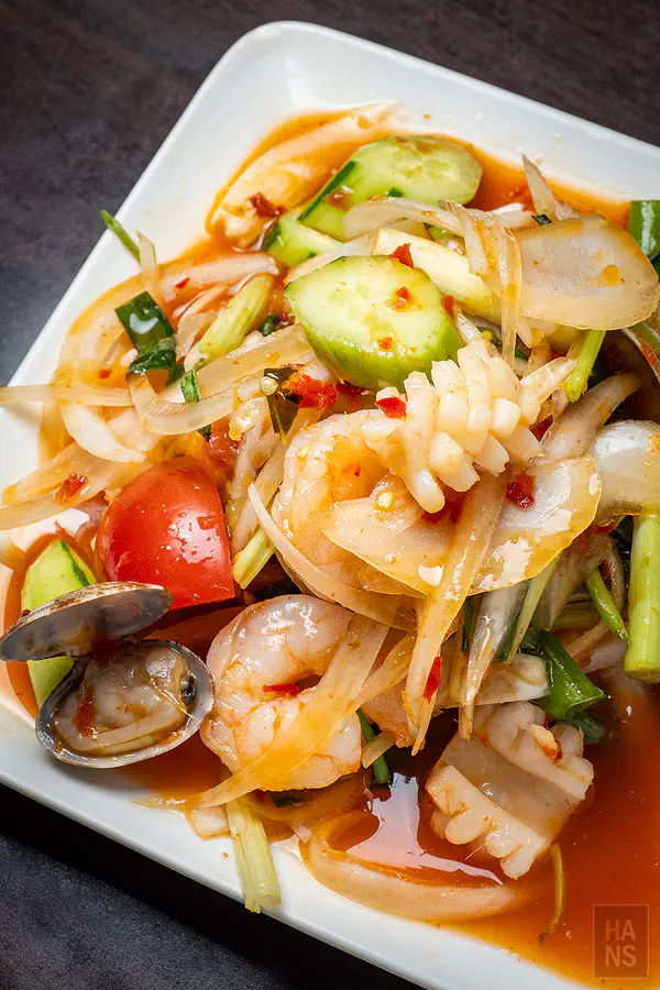 夏天小館泰式料理酸辣清爽且海鮮鮮甜的涼拌海鮮