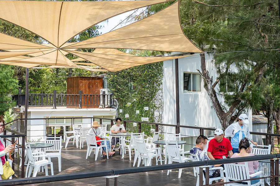 林投公園海景咖啡廳戶外遮陽座位區