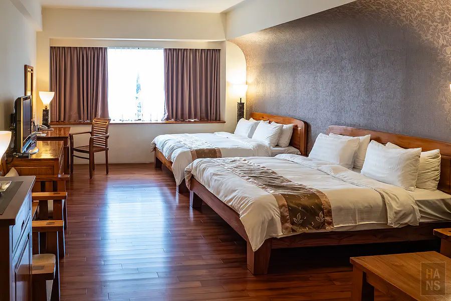 元泰大飯店氣派且充滿峇里島南洋度假風情的大門與大廳外觀