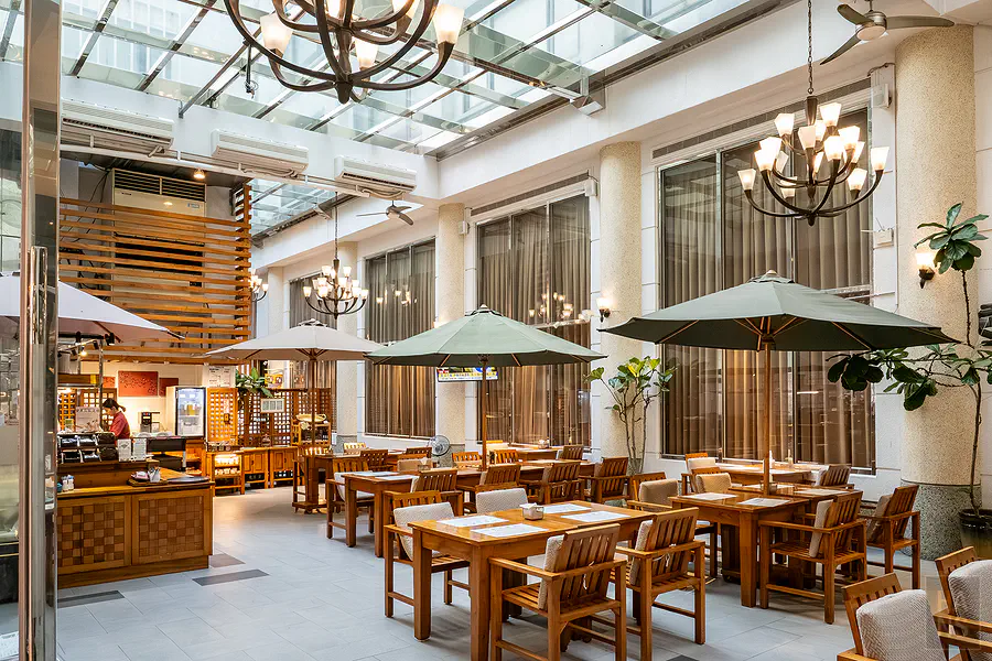 飯店提供的齊全沐浴備品與洗手台區域，注重每一個細節的貼心服務