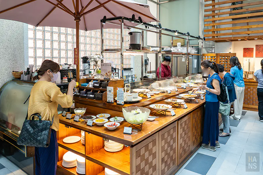 元泰大飯店規劃完善且菜色豐富的自助早餐取餐區