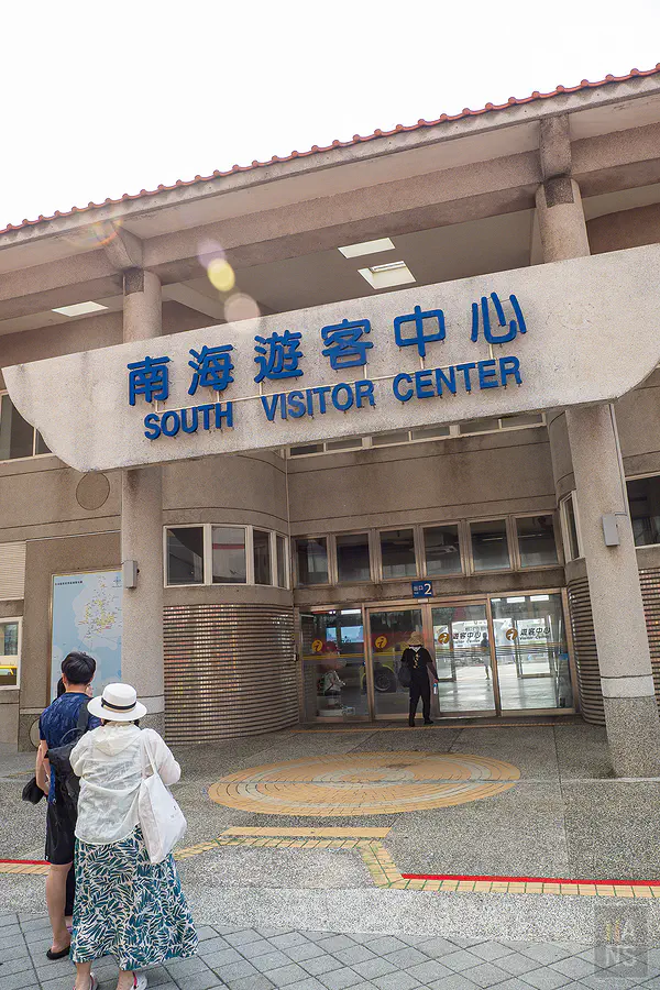 南海遊客中心碼頭準備搭乘蠔野人遊艇出航的早晨風景