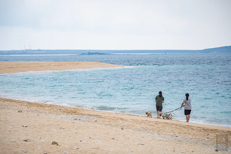 由純白貝殼碎屑與珊瑚化石組成的吉貝沙尾絕美夢幻沙灘