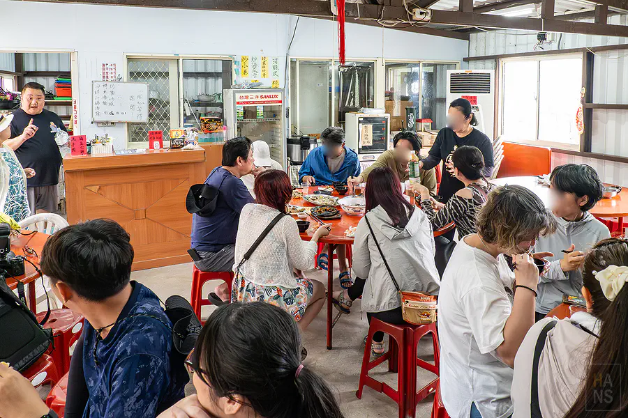 香味麵館招牌的澎湖在地特色麵食，麵條Q彈且湯頭濃郁鮮甜