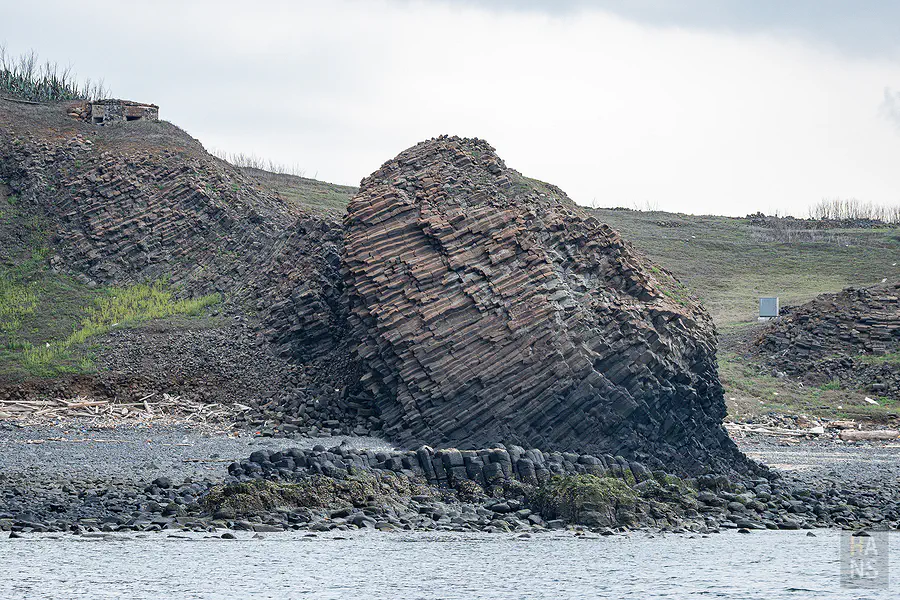 準備在鐵砧嶼海蝕洞旁的平靜海域展開海上SUP立槳挑戰