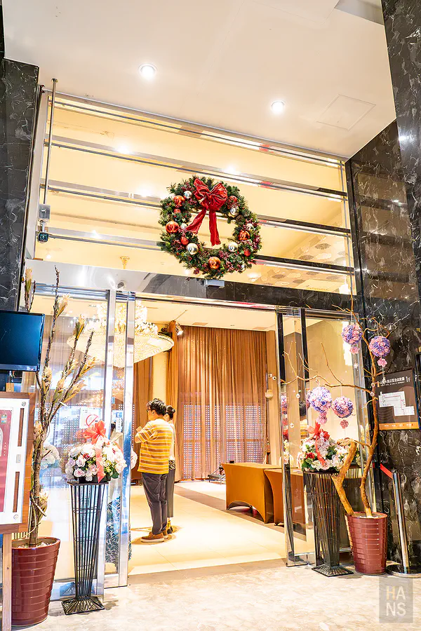 元泰大飯店內精緻豐盛的晚餐桌菜，滿滿的澎湖在地新鮮海產