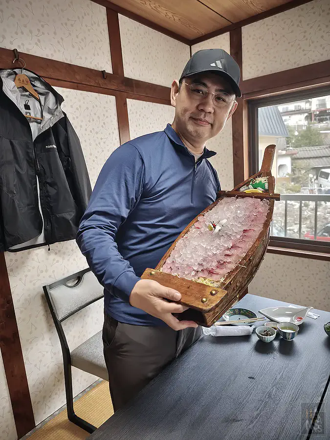 翰斯二月初於佐賀小城出差照片，當時體態較為圓潤