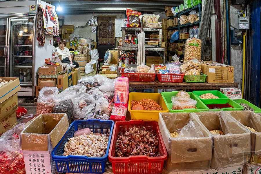 販售各式南北雜貨與乾貨的市場老店