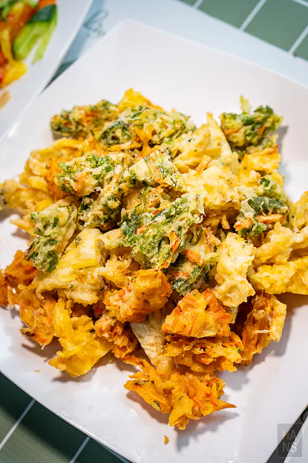 酥脆可口的炸蔬菜天婦羅料理